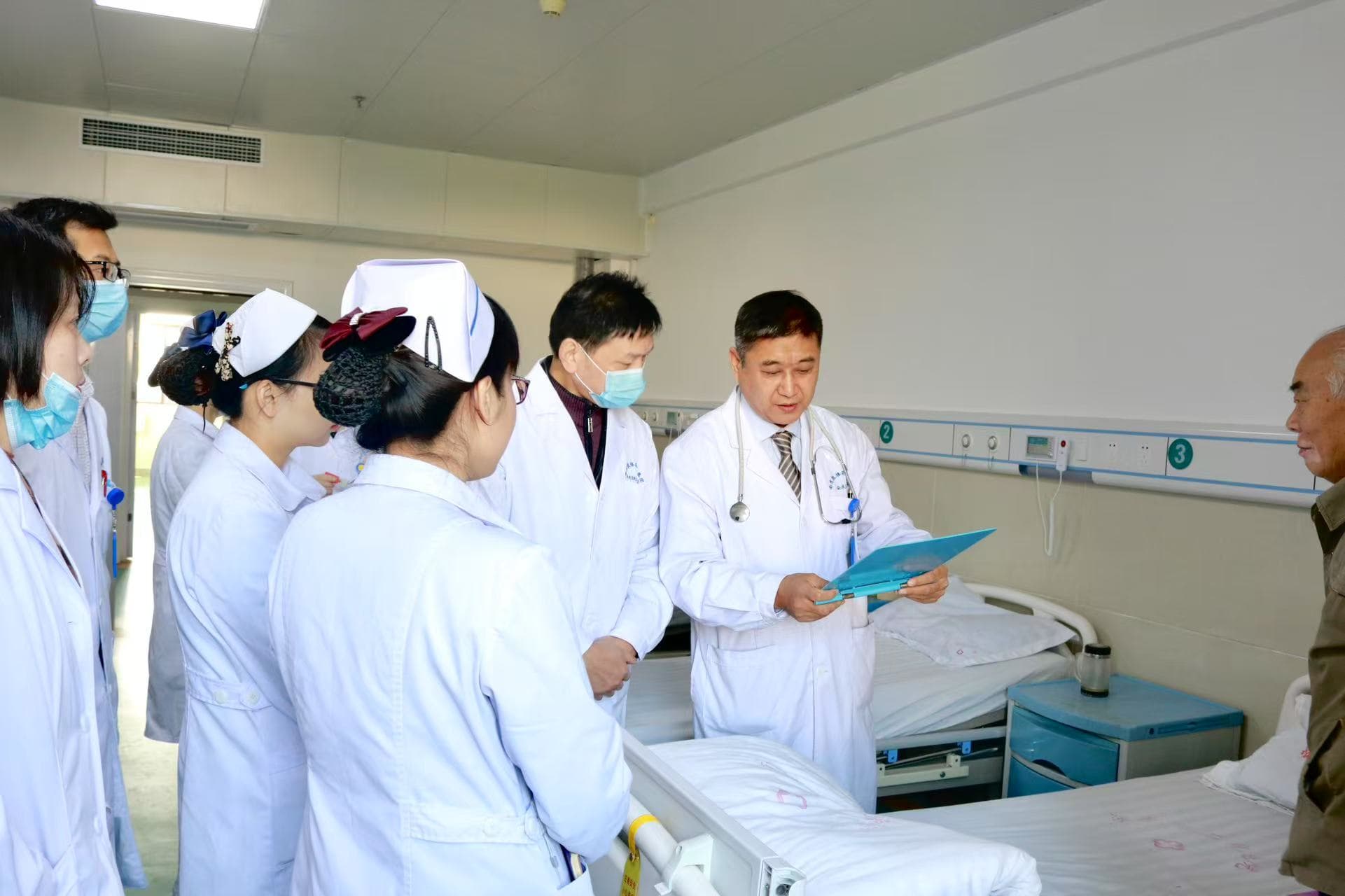 【安庆医院】王安工作照 (1).jpg